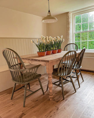 Oak vs Pine for Dining Room Furniture - which one is best for you?