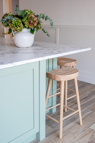 This 5 Step Guide Reveals Exactly How To Choose The Perfect Bar Stools For Your Kitchen Island